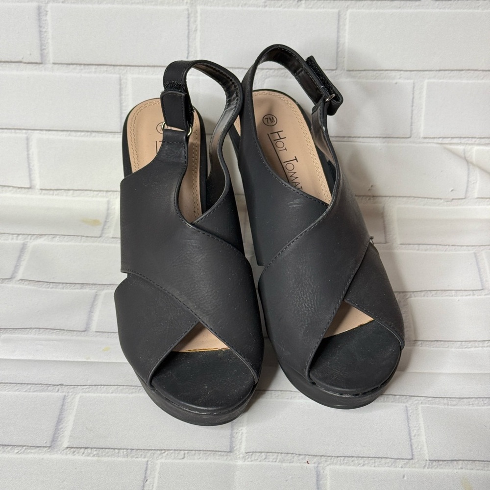 Hot Tomato Women's Black Sandals